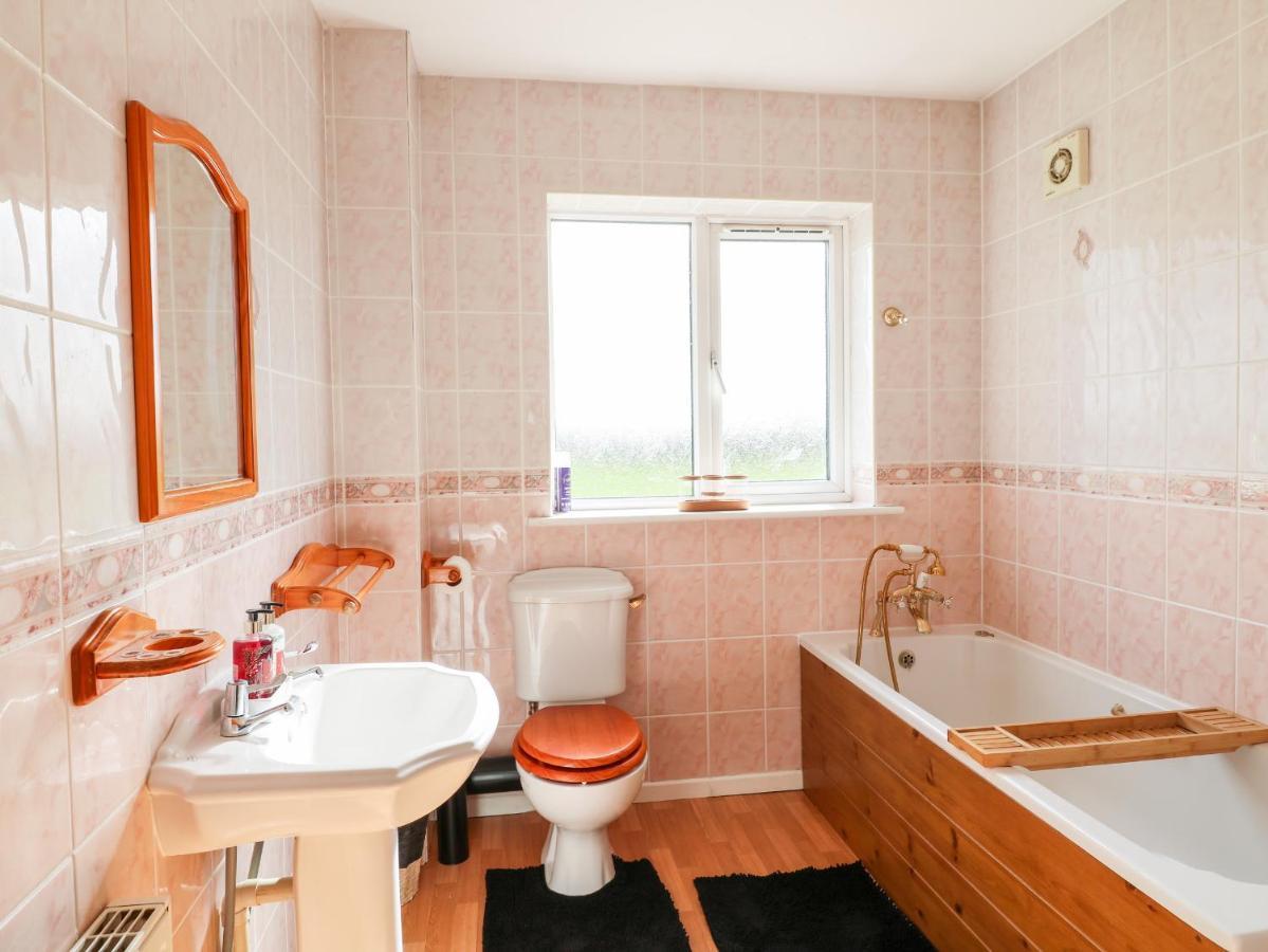 Tixall Manor Farm Stafford Bagian luar foto
