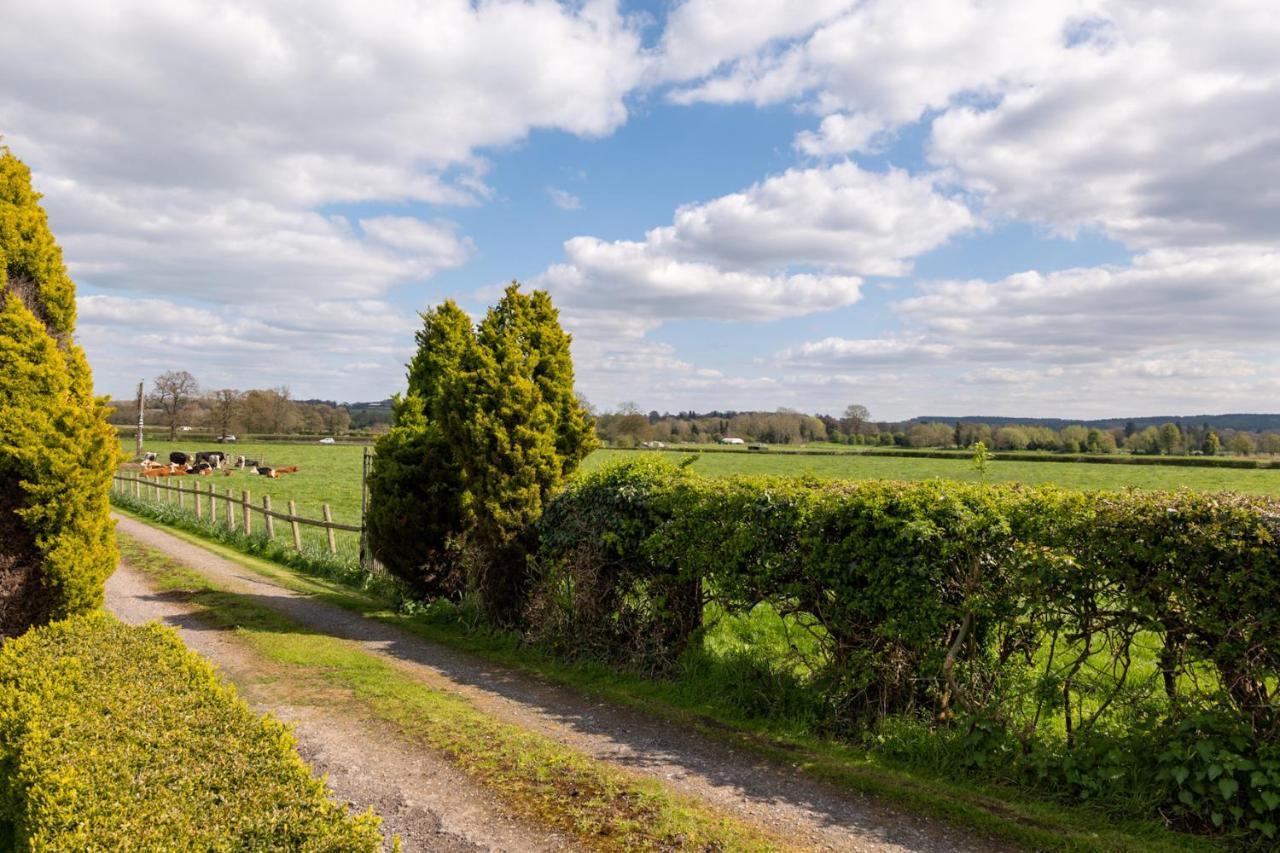 Tixall Manor Farm Stafford Bagian luar foto