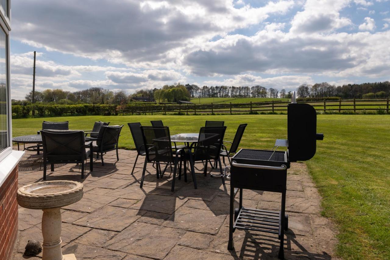 Tixall Manor Farm Stafford Bagian luar foto
